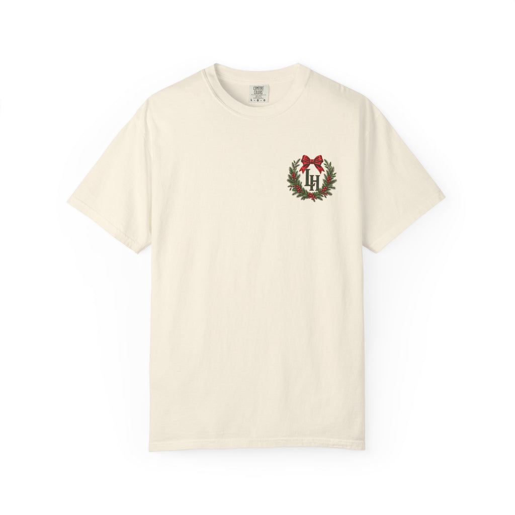 Christmas Wreath Holiday T-Shirt — "Company's Coming" Vintage House Christmas Tee