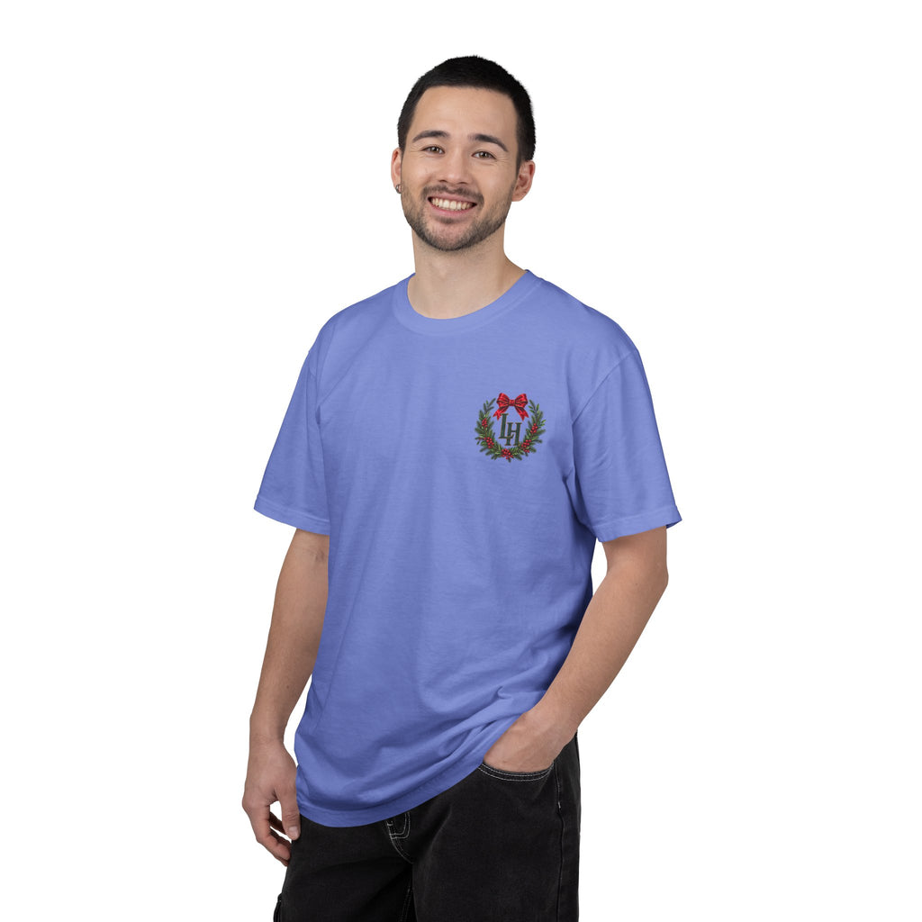 Christmas Wreath Holiday T-Shirt — "Company's Coming" Vintage House Christmas Tee