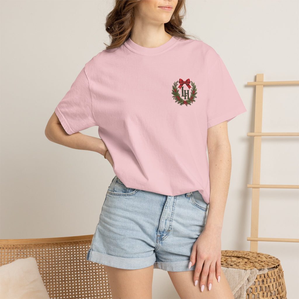 Christmas Wreath Holiday T-Shirt — "Company's Coming" Vintage House Christmas Tee