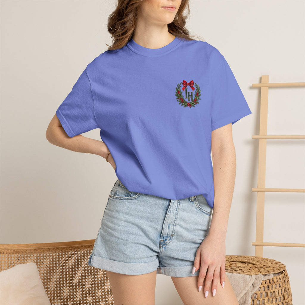 Christmas Wreath Holiday T-Shirt — "Company's Coming" Vintage House Christmas Tee